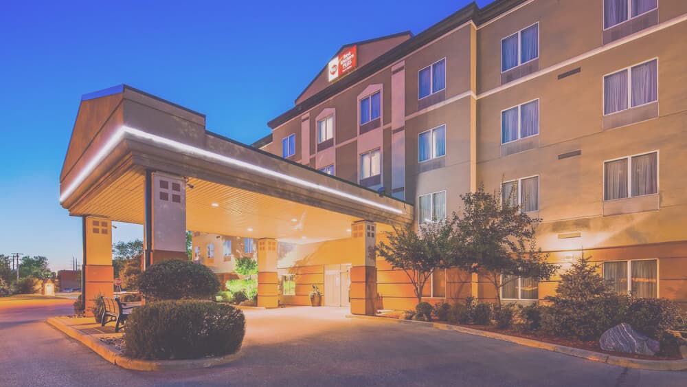 Pembina Inn & Suites